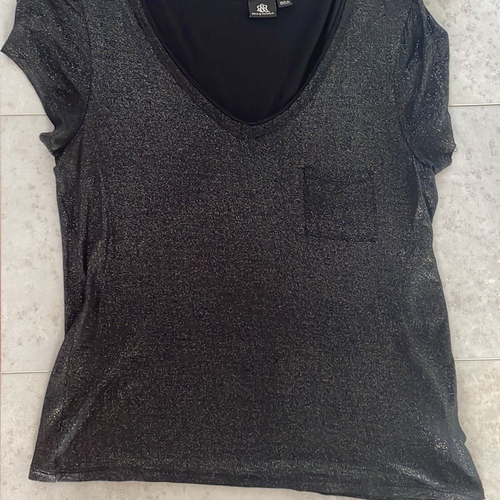 ROCK & REPUBLIC women’s deep V black tee shirt silver sparkles cap sleeves sz L - Picture 5 of 9